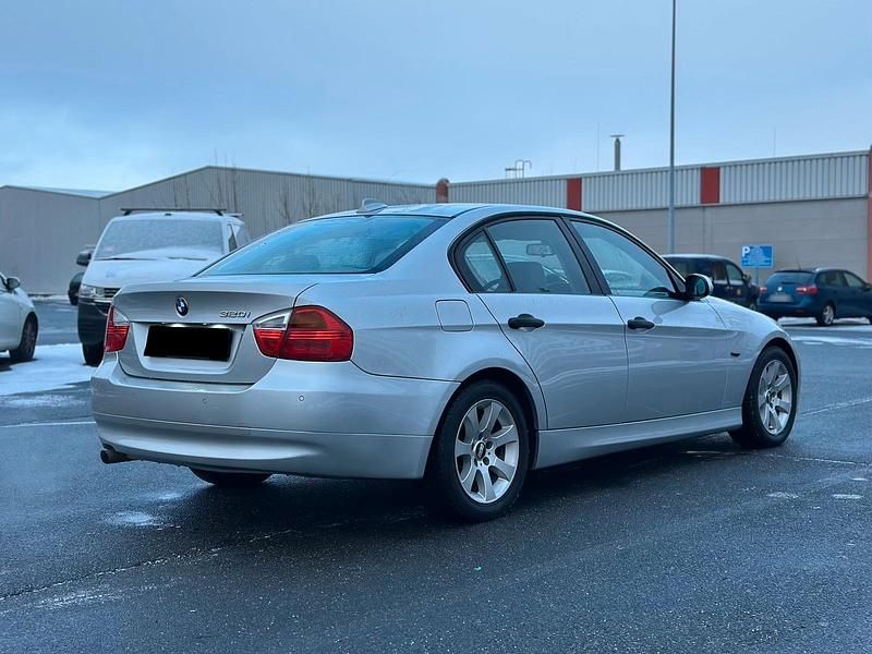 Gebraucht BMW 320 150 PS (110 kW) 2005 Silber Limousine