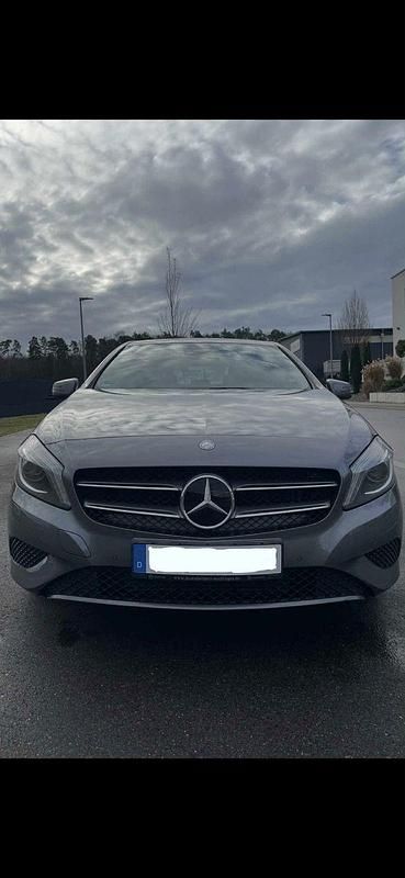 Gebraucht Mercedes A180 Edition 122 PS (89 kW) 2014 Grau Limousine