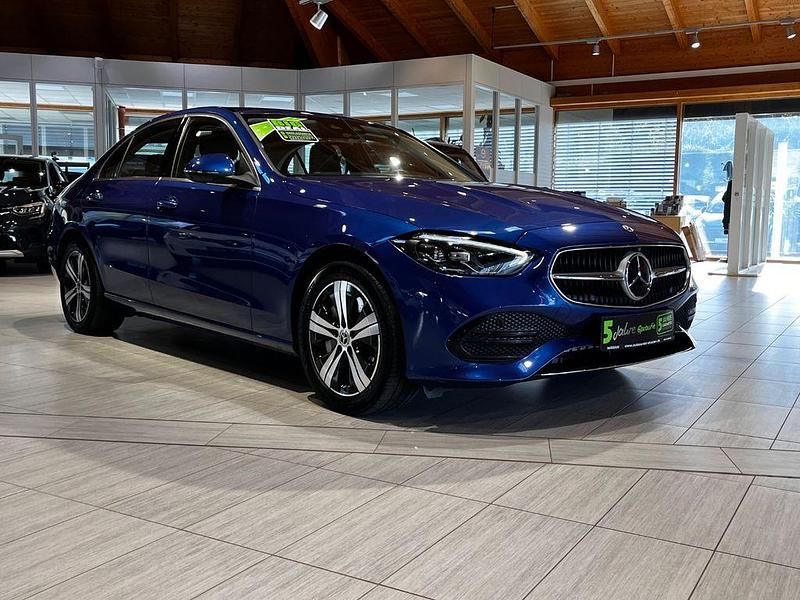 Gebraucht Mercedes C300e Avantgarde 313 PS (230 kW) 2023 Spektralblau Limousine