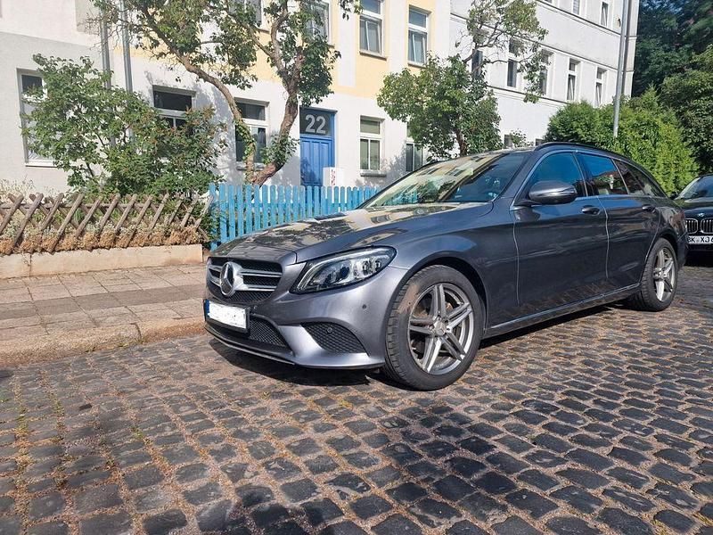 Grau Gebraucht 2019 Mercedes C160 Coupé | 19.500 € (Fairer Preis) - Bild 1/4