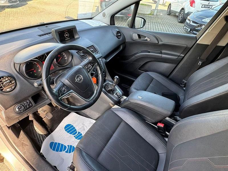 Gebraucht Opel Meriva 131 PS (96 kW) 2012 Muskatgrau/muskat braun(m2) Van / Kleinbus