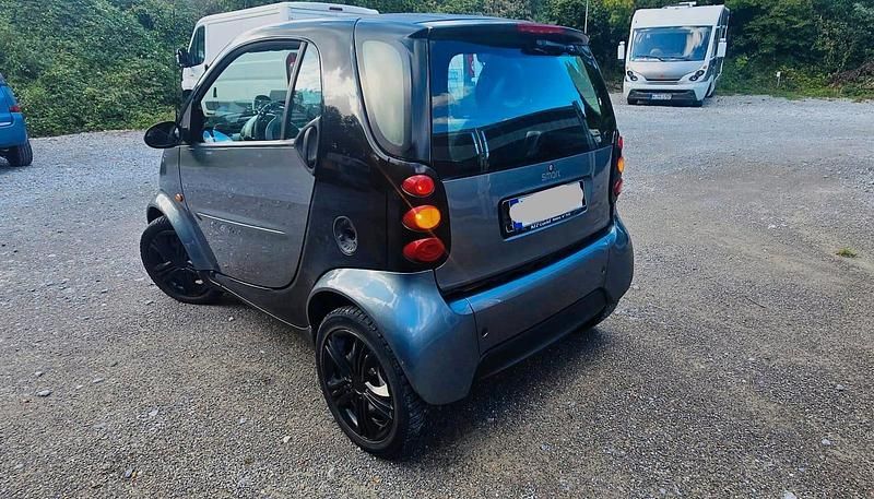 Grau Gebraucht 2003 Smart ForTwo Coupé Kleinwagen | 1.490 € (Fairer Preis) - Bild 1/4