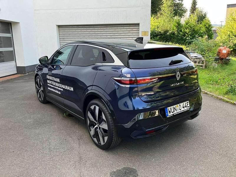 Gebraucht Renault Megane E-Tech Techno 55 kW (75 PS) 2024 Nachtblau metallic, black pea Limousine