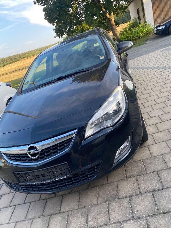 Gebraucht Opel Astra Design Edition 140 PS (102 kW) 2012 Schwarz Limousine