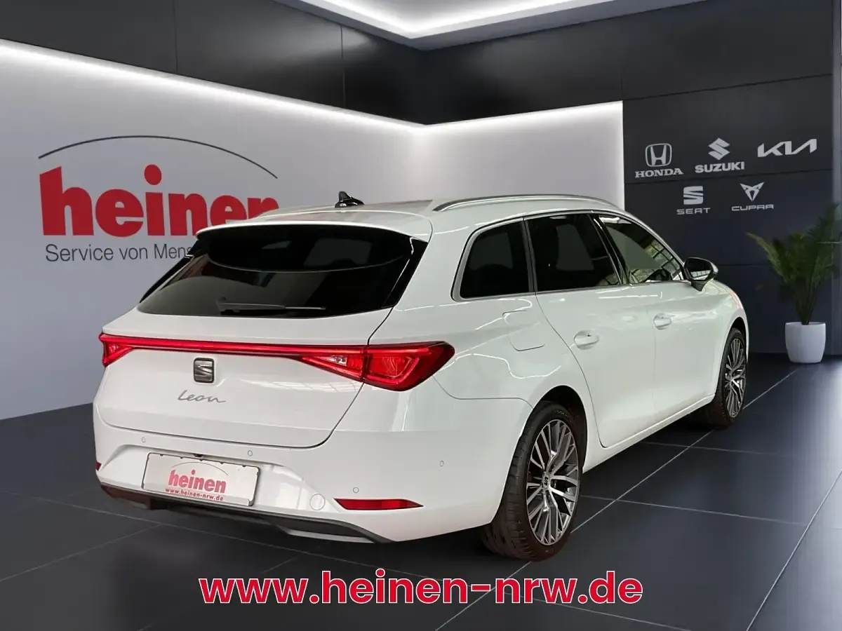 Gebraucht Seat Leon XCELLENCE 150 PS (110 kW) 2022 Nevada weiß Limousine