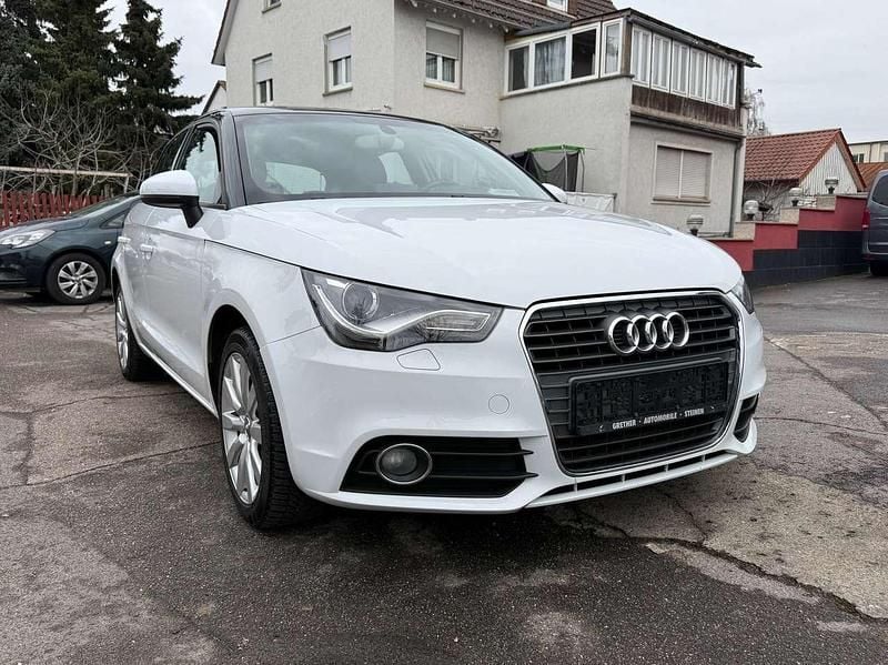 Gletscherweiß metallic Gebraucht 2015 Audi A1 Sportback Kleinwagen | 10.199 € (Fairer Preis) - Bild 1/4