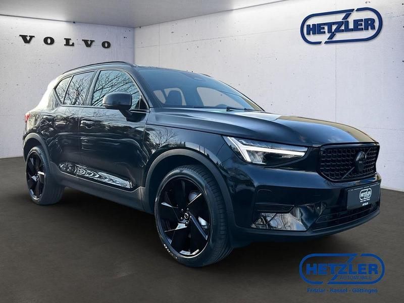 Neu Volvo XC40 Plus 163 PS (119 kW) 2026 Onyx black / metallic SUV