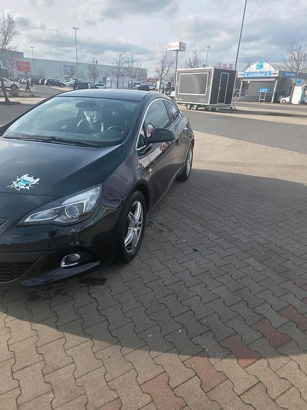 Gebraucht Opel Astra GTC OPC 200 PS (147 kW) 2015 Schwarz Coupé