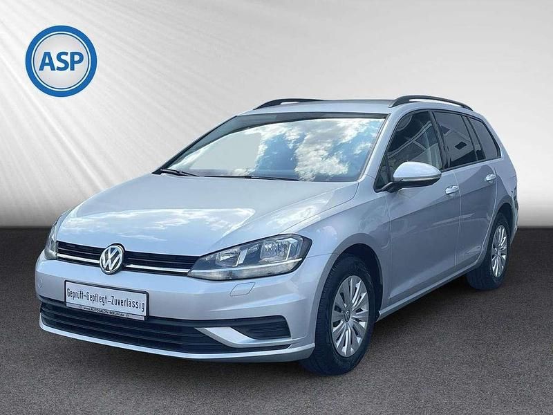 Reflexsilber metallic Gebraucht 2018 VW Golf VII Trendline Kombi | 8.999 € (Etwas zu teuer) - Bild 1/4