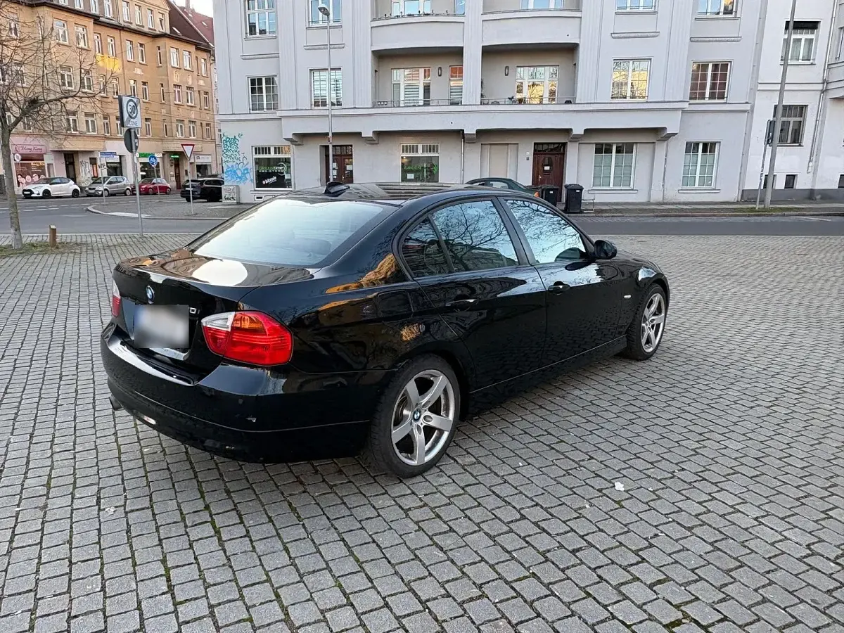 Gebraucht BMW 320 170 PS (125 kW) 2008 Schwarz Limousine