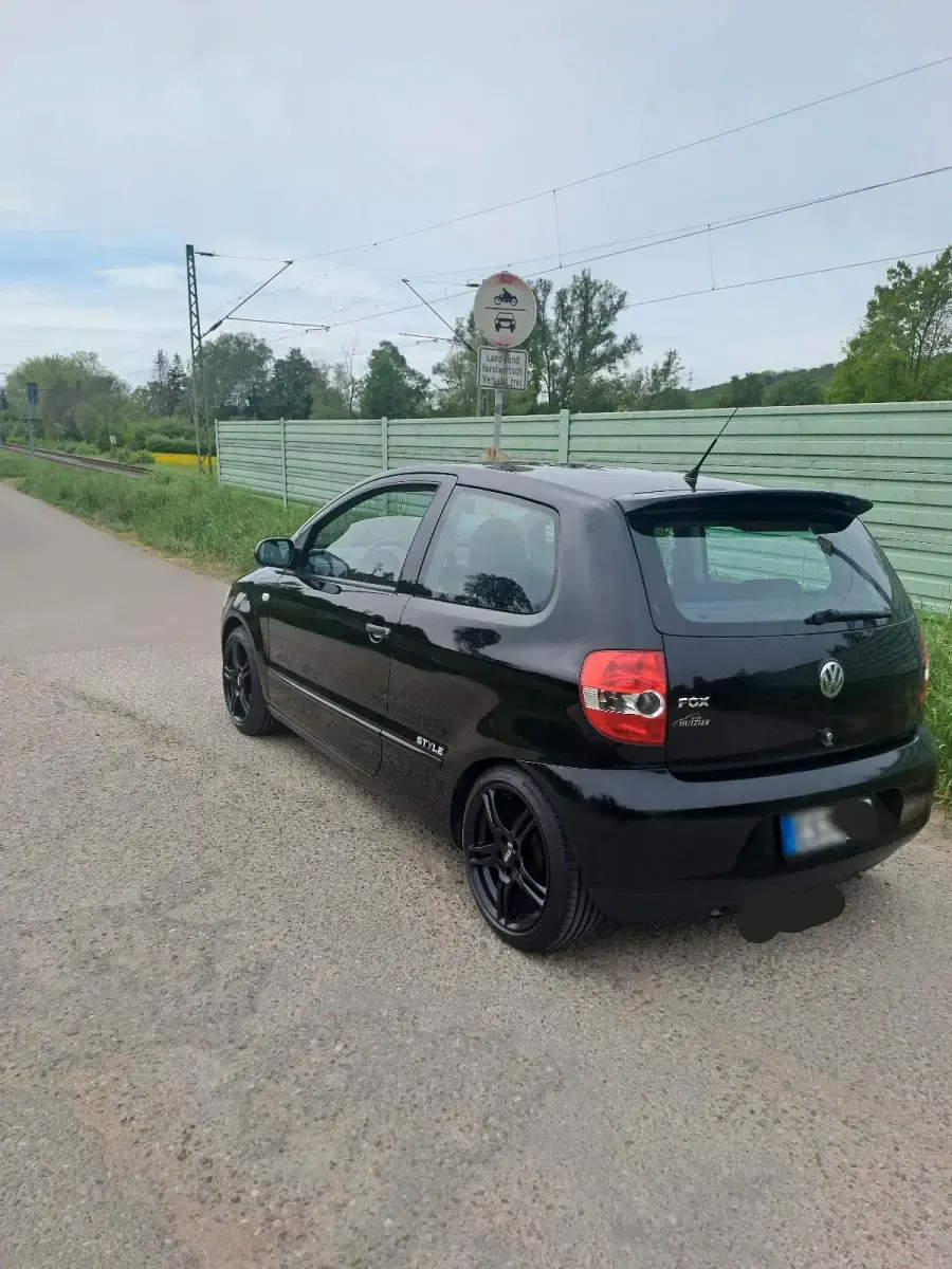 Usado VW Fox Style 54 CV (39 kW) 2010 Negro Utilitario