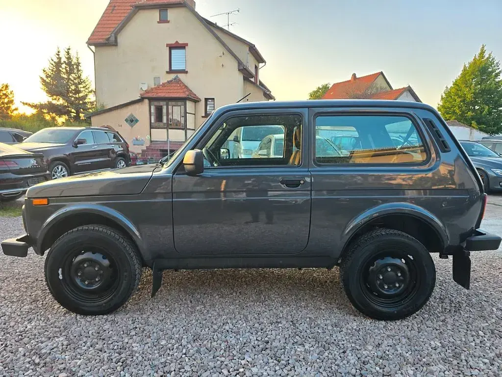 Gebraucht Lada Taiga 83 PS (61 kW) 2021 Grau SUV