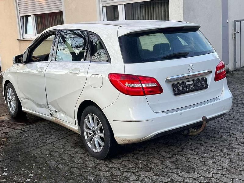 Gebraucht Mercedes B220 184 PS (135 kW) 2013 Calcitweiss  unilack Van / Kleinbus