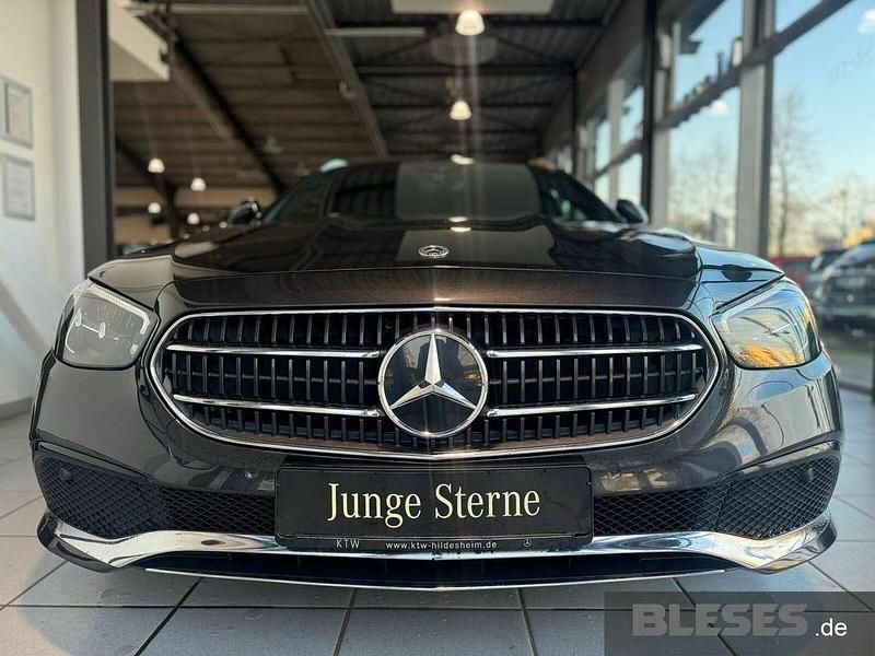 Gebraucht Mercedes E200 Avantgarde 160 PS (117 kW) 2023 Lack graphitgrau Kombi
