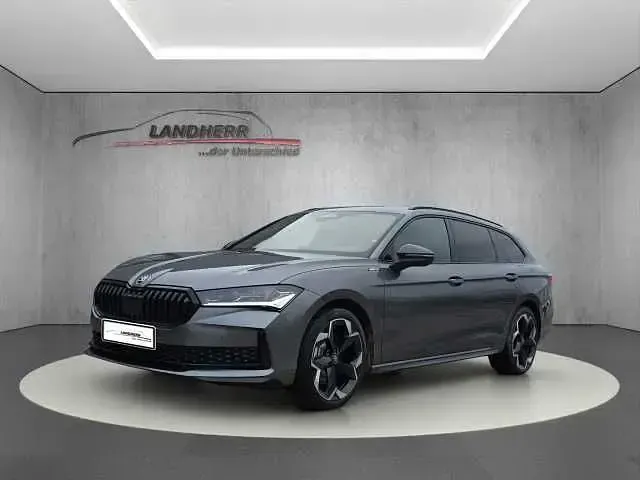 Neu Skoda Superb SportLine 193 PS (141 kW) 2025 Graphite grau Kombi
