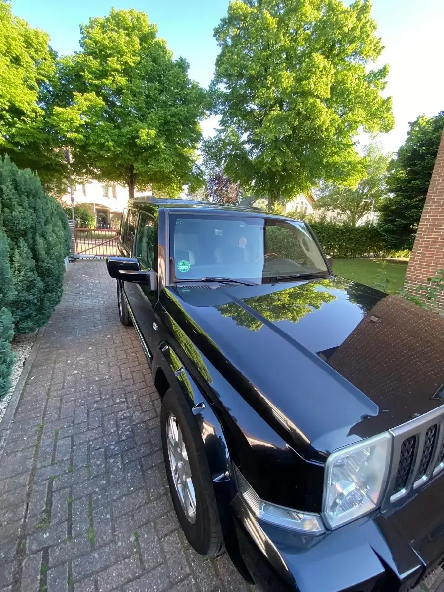 Gebraucht Jeep Commander Limited 218 PS (160 kW) 2009 Schwarz SUV
