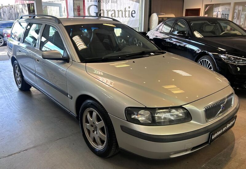 Silber Gebraucht 2004 Volvo V70 Kombi | 2.350 € (Superpreis) - Bild 1/4