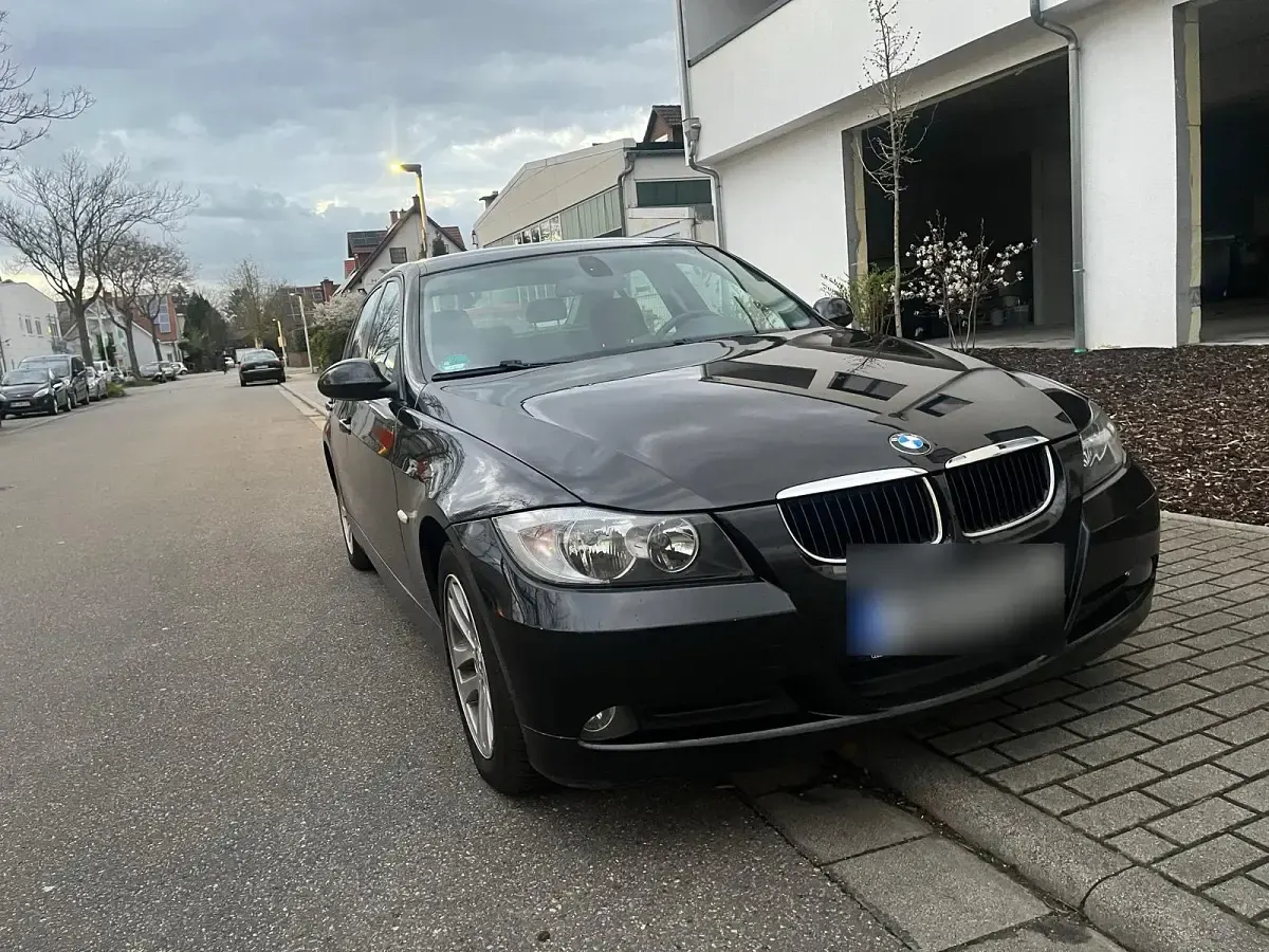 Gebraucht BMW 318 129 PS (94 kW) 2007 Schwarz Limousine