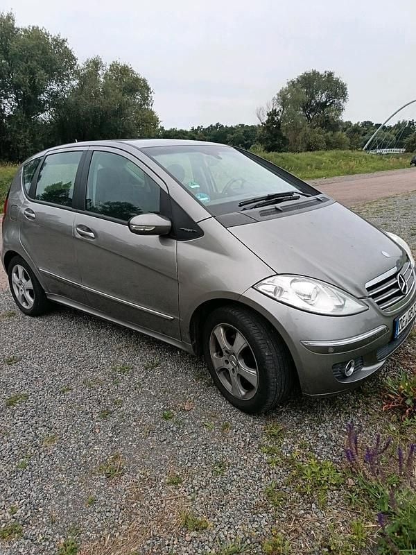 Grau Gebraucht 2005 Mercedes A150 Van / Kleinbus | 1.600 € (Guter Preis) - Bild 1/4