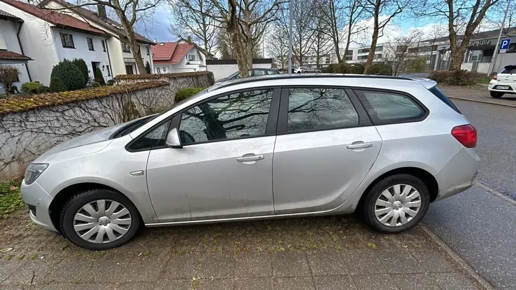 Gebraucht Opel Astra Active 110 PS (80 kW) 2013 Silber Limousine