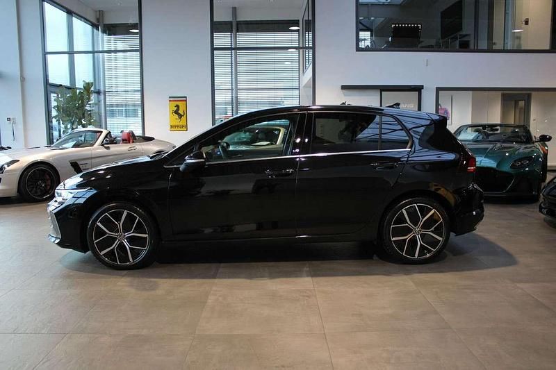 Gebraucht VW Golf VIII Edition 150 PS (110 kW) 2024 Mythos black Limousine