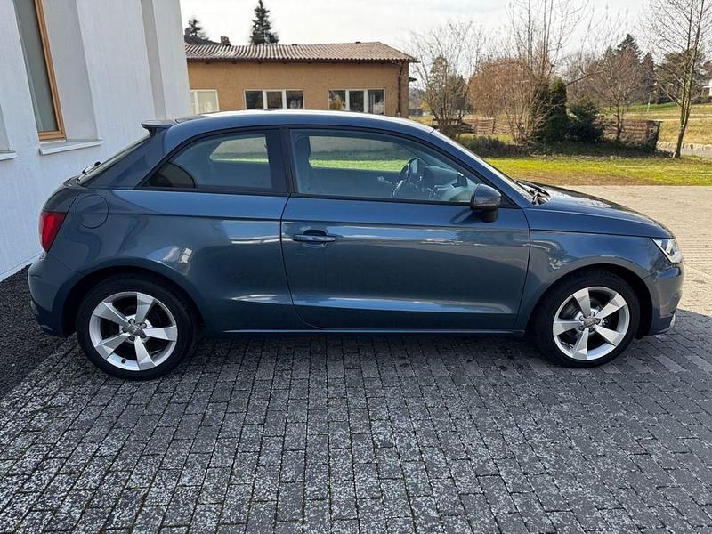 Gebraucht Audi A1 Sport 95 PS (69 kW) 2015 Blau Kleinwagen