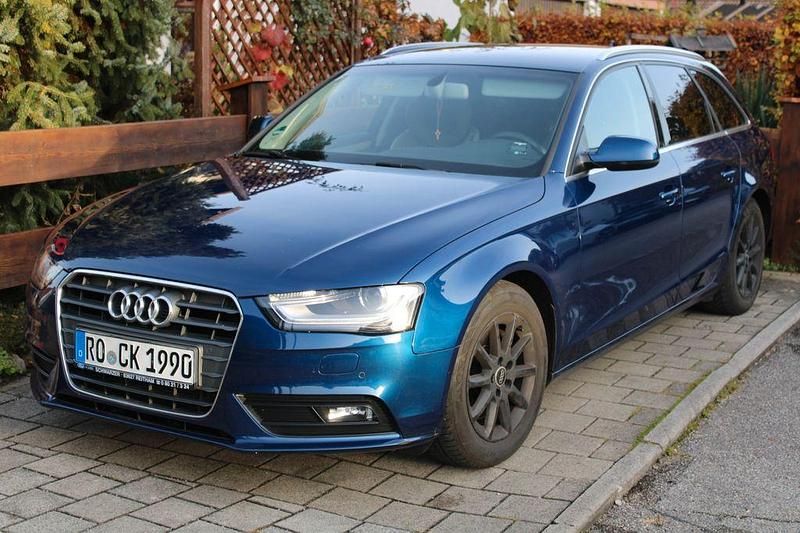 Blau Gebraucht 2015 Audi A4 Ambition Limousine | 12.000 € (Fairer Preis) - Bild 1/4