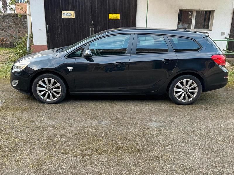 Gebraucht Opel Astra 110 PS (80 kW) 2012 Schwarz Kombi