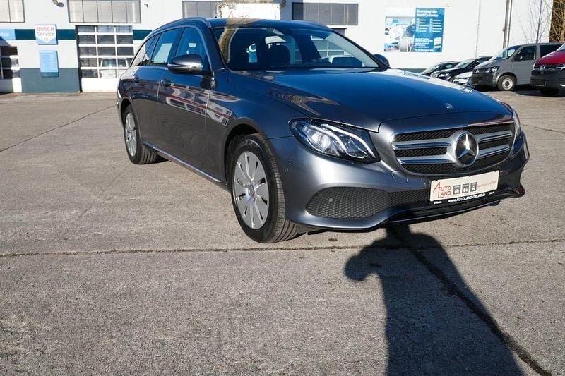Gebraucht Mercedes E220 Avantgarde 194 PS (142 kW) 2017 Grau Limousine