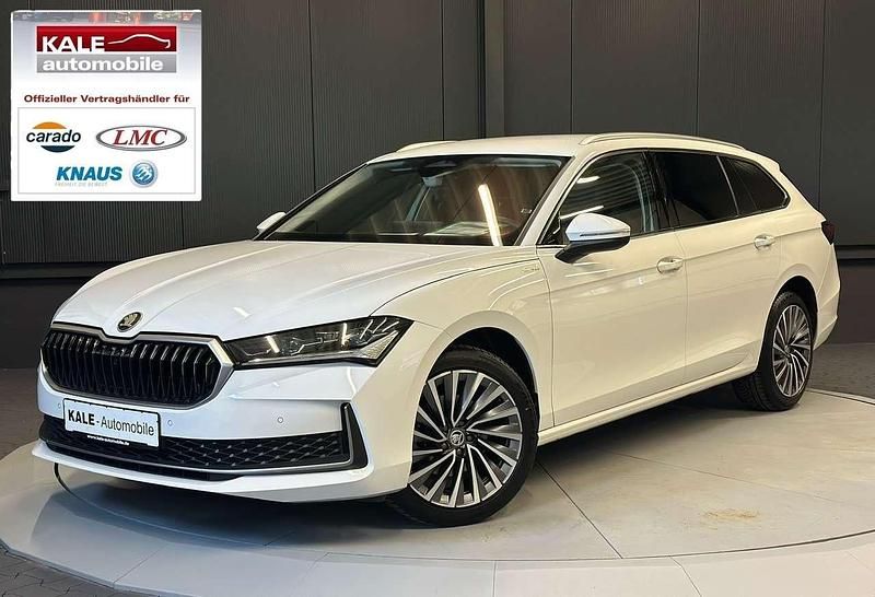 Weiß (purity weiss) Gebraucht 2024 Skoda Superb LAURIN & KLEMENT Kombi | 36.890 € - Bild 1/4
