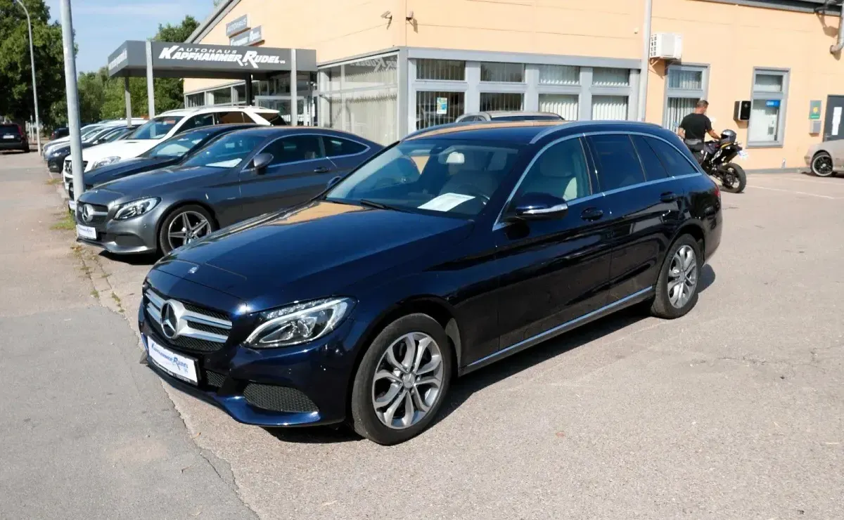 Gebraucht Mercedes C250 204 PS (150 kW) 2015 Blau Kombi