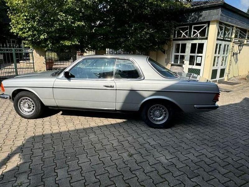 Gebraucht Mercedes 280 185 PS (136 kW) 1983 Silber Coupé