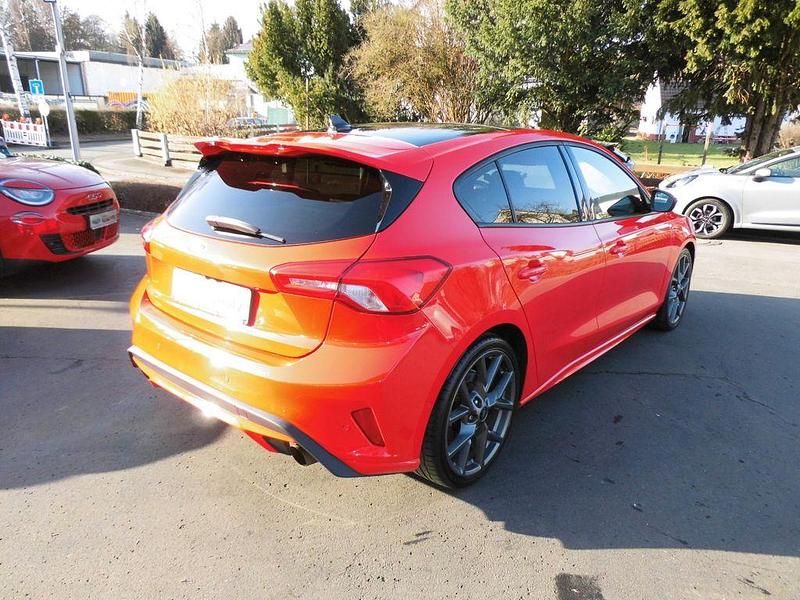 Gebraucht Ford Focus ST 280 PS (205 kW) 2020 Rot Limousine
