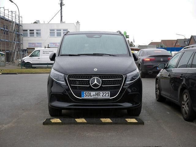 Gebraucht Mercedes V300 Style 237 PS (174 kW) 2024 Schwarz Van / Kleinbus
