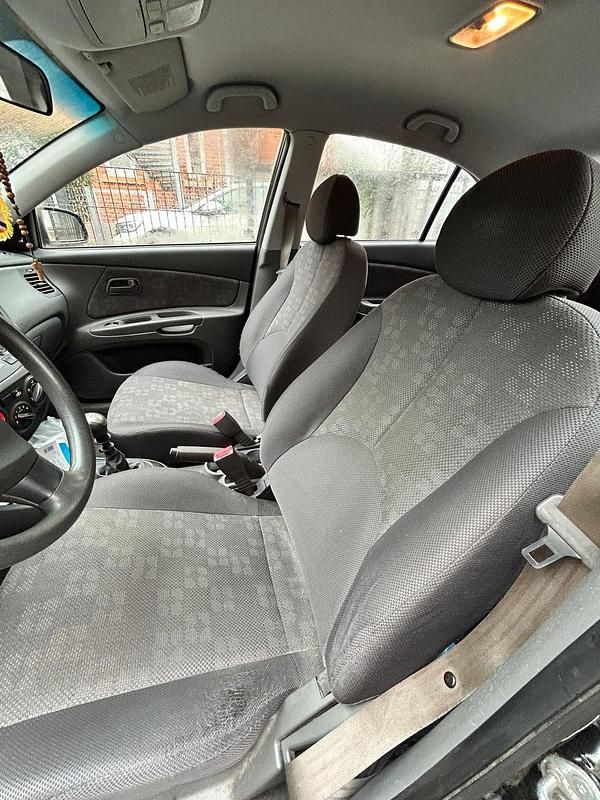 Gebraucht Kia Rio 75 PS (55 kW) 2009 Schwarz Limousine