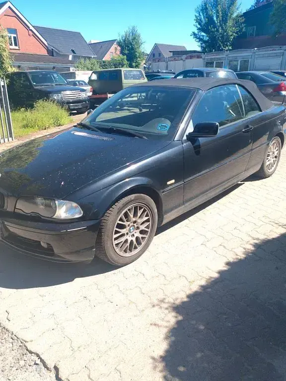 Gebraucht BMW 318 143 PS (105 kW) 2001 Schwarz Cabrio