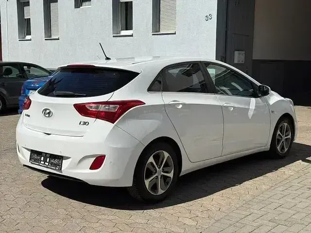 Gebraucht Hyundai i30 Style 2016 Weiss Limousine