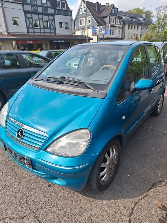 Grün Gebraucht 2001 Mercedes A140 Avantgarde Van / Kleinbus | 700 € (Guter Preis) - Bild 1/4