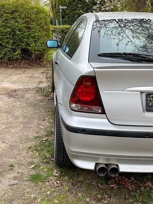 Gebraucht BMW 316 116 PS (85 kW) 2001 Silber Coupé