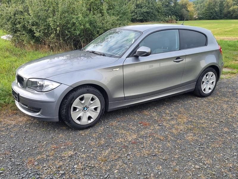 Silber Gebraucht 2010 BMW 116 Kleinwagen | 3.800 € (Fairer Preis) - Bild 1/4
