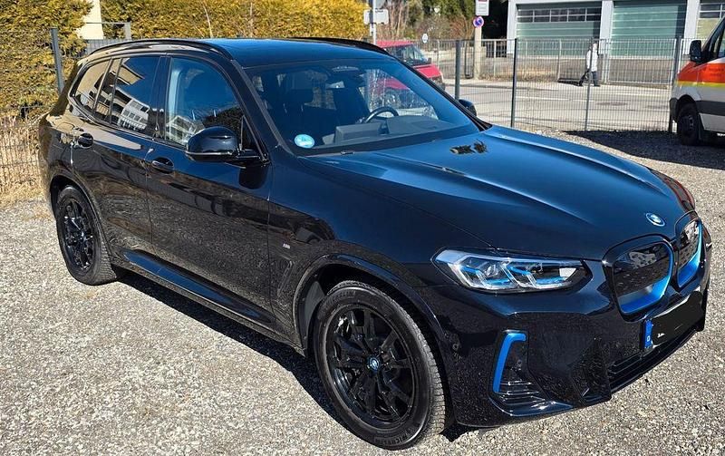 Gebraucht BMW iX3 Impressive 210 kW (286 PS) 2024 Schwarz SUV