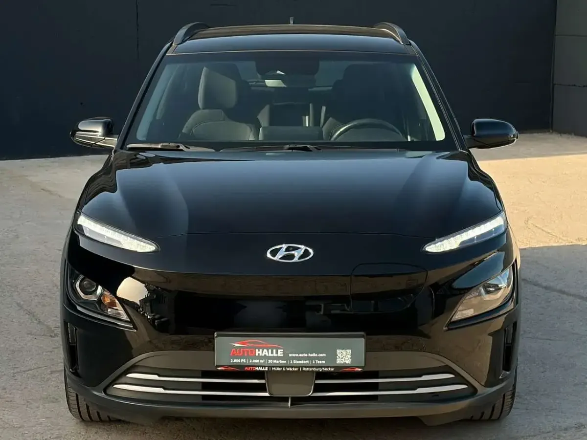 Gebraucht Hyundai Kona Select 100 kW (136 PS) 2022 Schwarz SUV