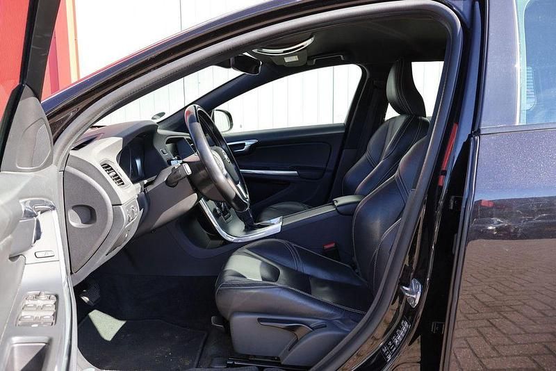 Gebraucht Volvo V60 Summum 190 PS (139 kW) 2018 Schwarz Kombi