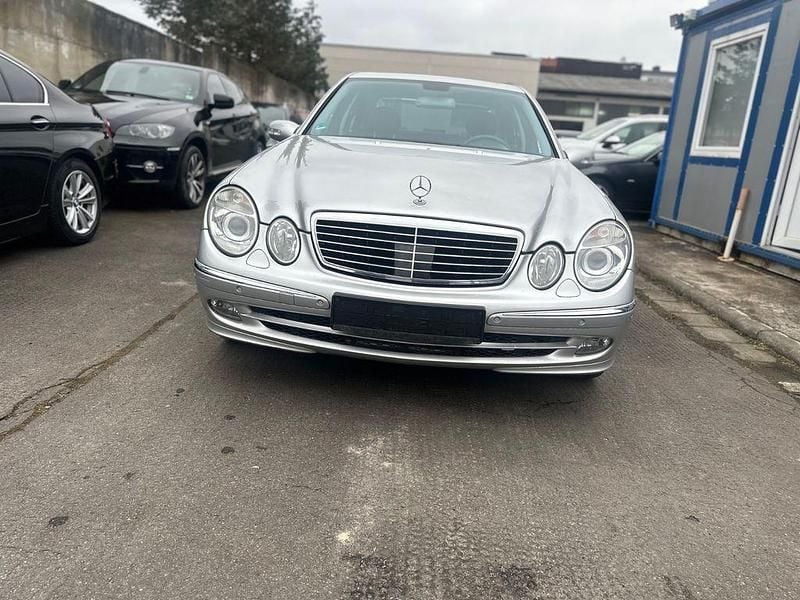 Gebraucht Mercedes E500 306 PS (225 kW) 2006 Silber Limousine