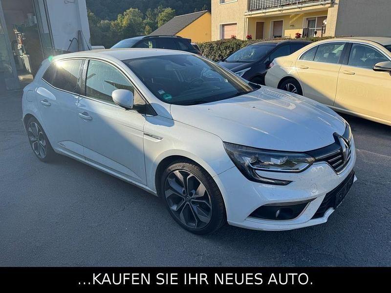 Weiß Gebraucht 2016 Renault Mégane IV Bose Edition Limousine | 10.990 € (Fairer Preis) - Bild 1/4