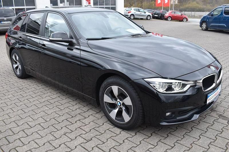 Gebraucht BMW 320 Advantage 163 PS (119 kW) 2017 Schwarz Kombi