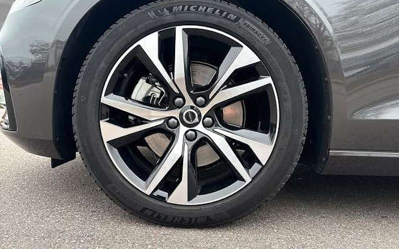 Gebraucht Volvo V60 Plus 197 PS (144 kW) 2024 Platinum grau Kombi