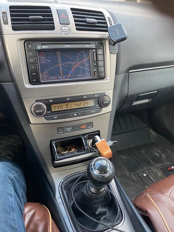 Blau Gebraucht 2011 Toyota Avensis T2 Kombi | 3.700 € (Superpreis) - Bild 1/4