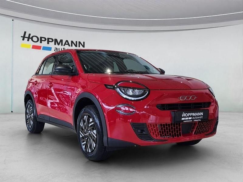 Neu Fiat 600 101 PS (74 kW) 2026 Passione rot SUV