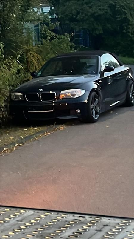 Braun Gebraucht 2009 BMW 118 Cabriolet M Sport Cabrio | 8.000 € (Superpreis) - Bild 1/4